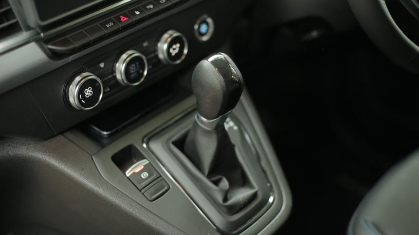 3436189 90kW Acenta Van Auto 45kWh